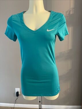 Nike Women's Teal V-Neck Dri-FIT Tee  EUC